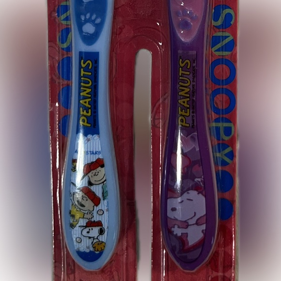 🍄NEW Snoopy & Gang Peanuts 2 Pk Toothbrushes Vintage Soft Kids Collectible - Picture 3 of 8
